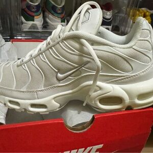 NIB Nike White 10.5 women’s.